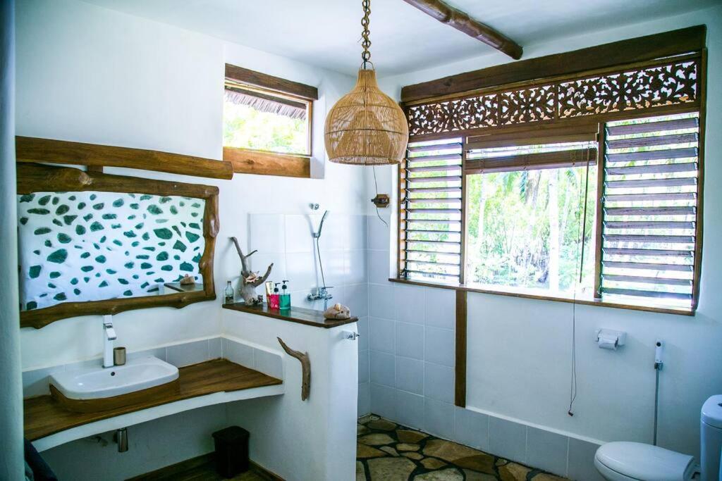 Beach-Front Sumbawa Surf House Lemonga Extérieur photo