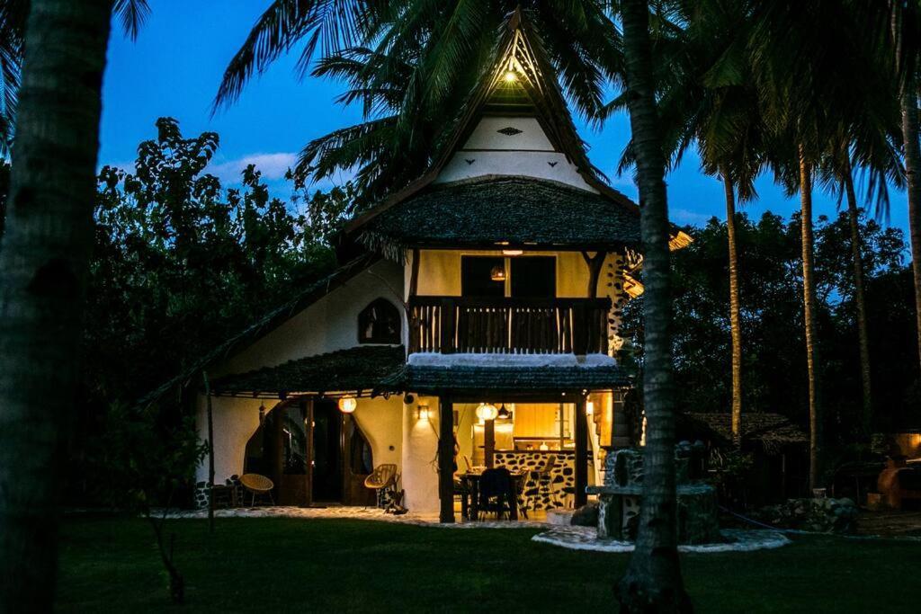 Beach-Front Sumbawa Surf House Lemonga Extérieur photo