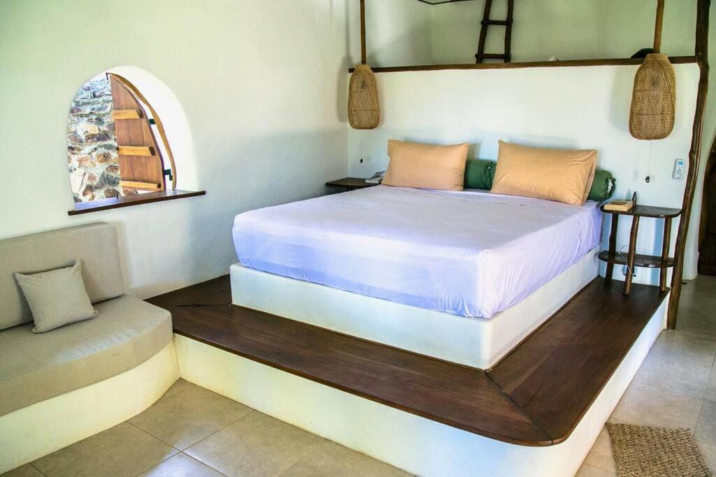 Beach-Front Sumbawa Surf House Lemonga Extérieur photo