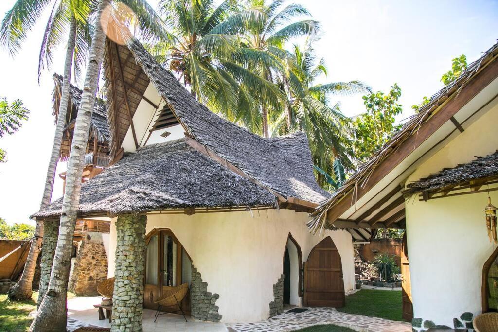 Beach-Front Sumbawa Surf House Lemonga Extérieur photo