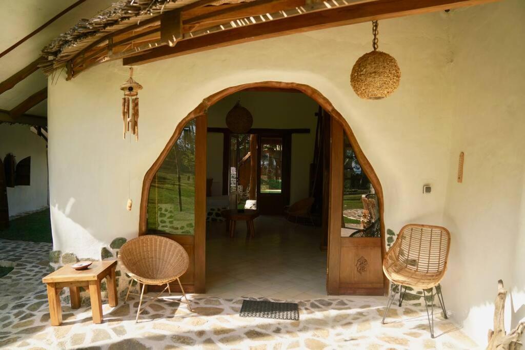 Beach-Front Sumbawa Surf House Lemonga Extérieur photo
