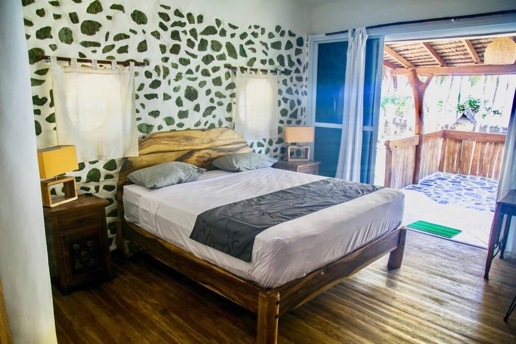 Beach-Front Sumbawa Surf House Lemonga Extérieur photo