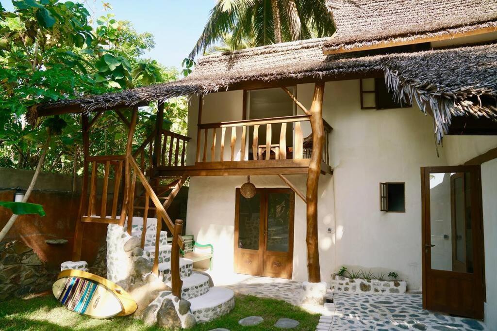 Beach-Front Sumbawa Surf House Lemonga Extérieur photo